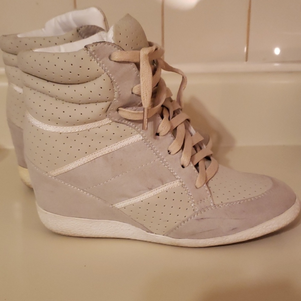 Shoes - Picture 4 of 4